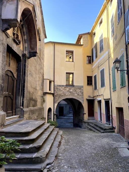 Iconic Italian Townhouse W Rooftop Terrace & Mountain View, Pigna Luaran gambar