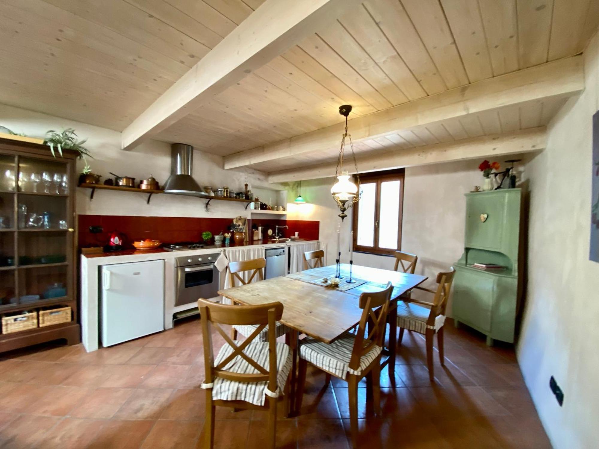 Iconic Italian Townhouse W Rooftop Terrace & Mountain View, Pigna Luaran gambar