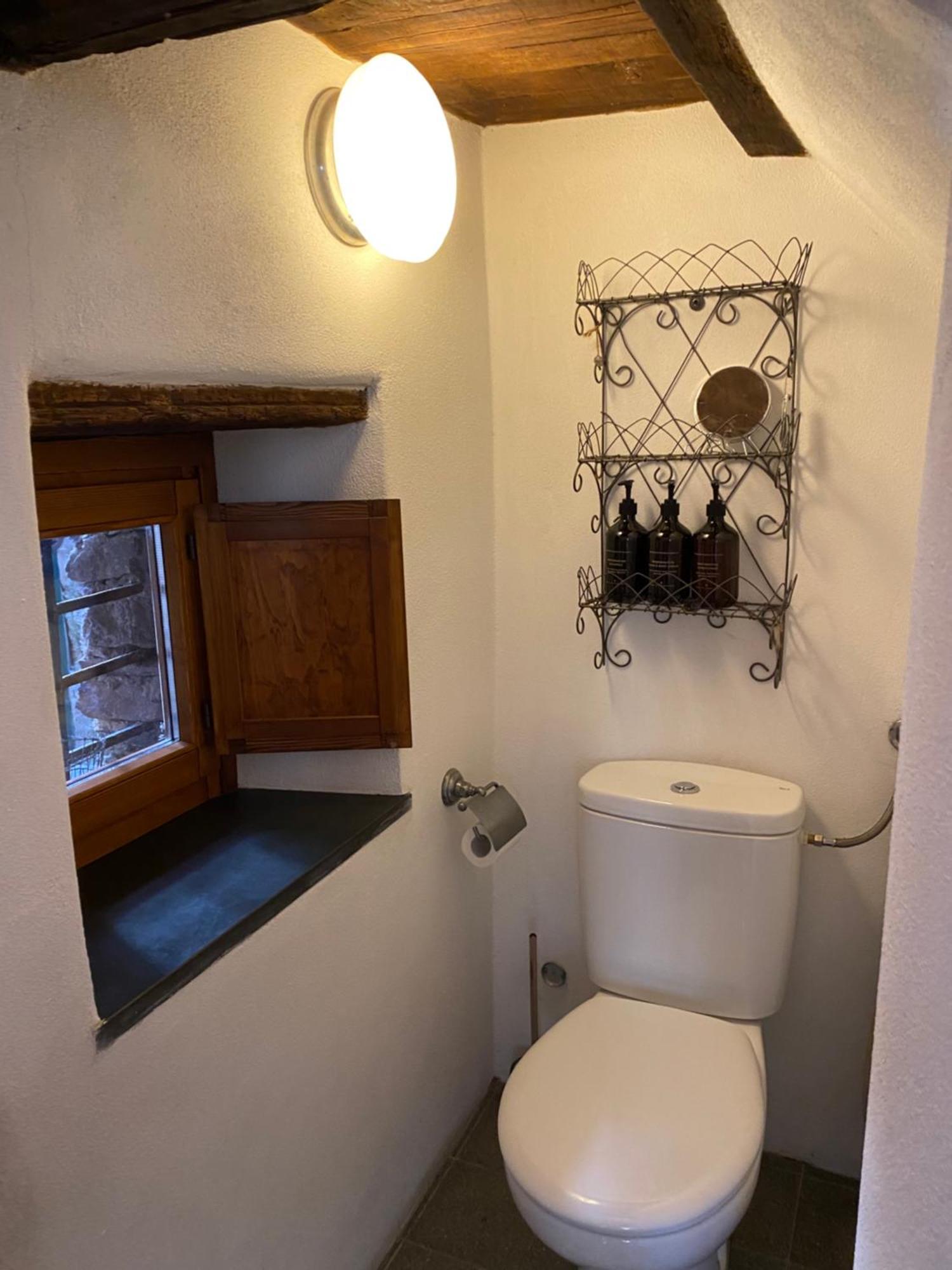 Iconic Italian Townhouse W Rooftop Terrace & Mountain View, Pigna Luaran gambar