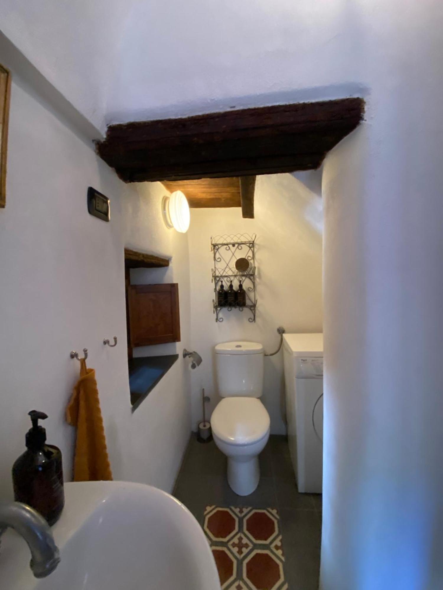 Iconic Italian Townhouse W Rooftop Terrace & Mountain View, Pigna Luaran gambar