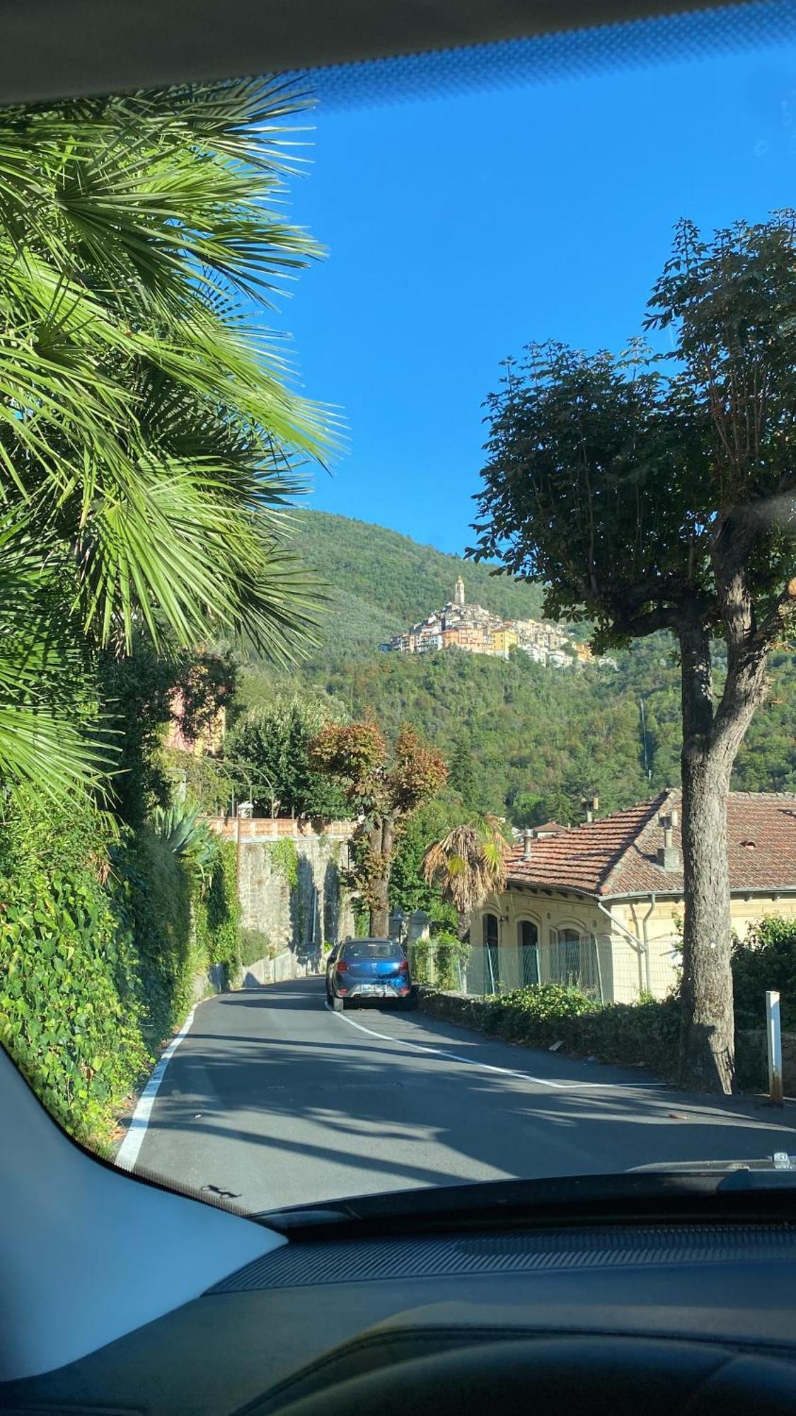 Iconic Italian Townhouse W Rooftop Terrace & Mountain View, Pigna Luaran gambar