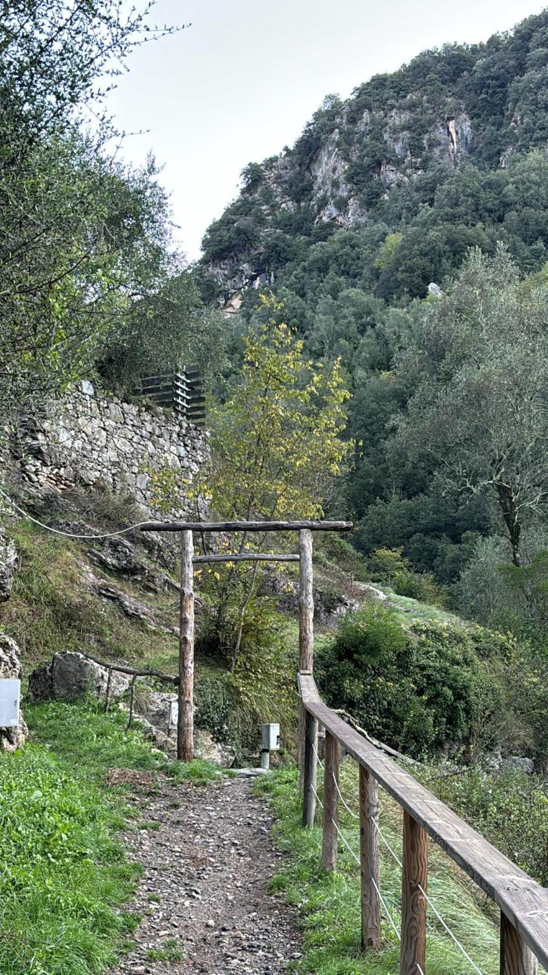 Iconic Italian Townhouse W Rooftop Terrace & Mountain View, Pigna Luaran gambar