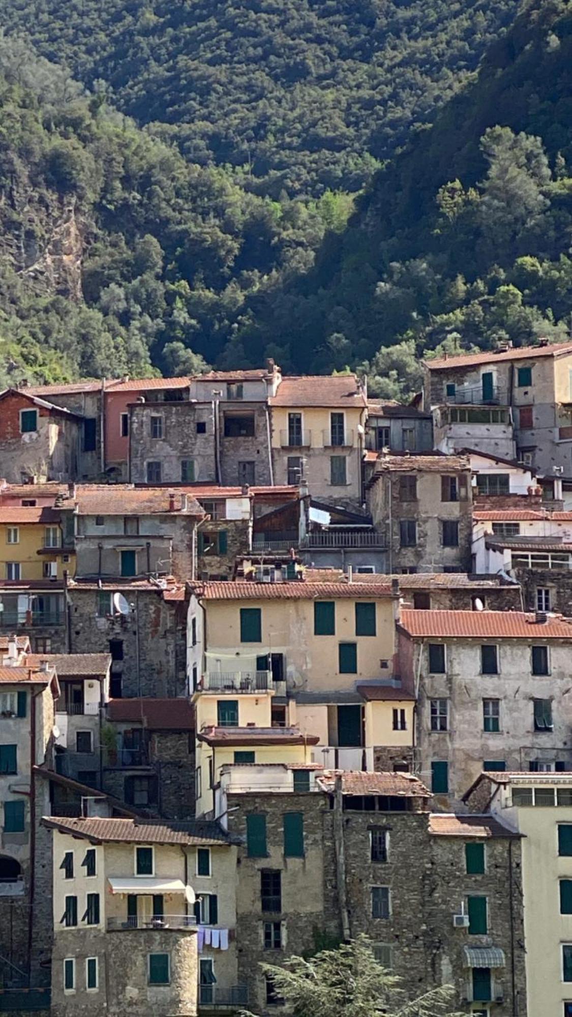 Iconic Italian Townhouse W Rooftop Terrace & Mountain View, Pigna Luaran gambar
